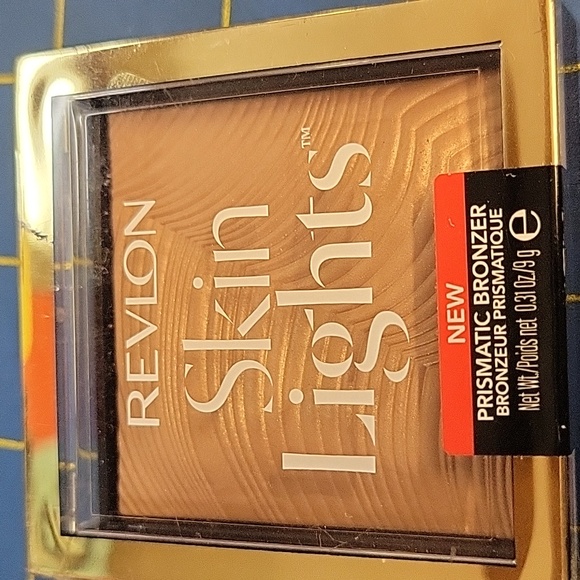 Revlon Skin Lights Bronzer Prismatic Bronzer 9g New Sealed Compact - Picture 1 of 2
